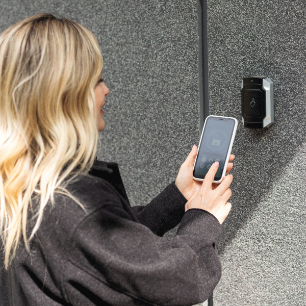 woman-building-access-phone-2